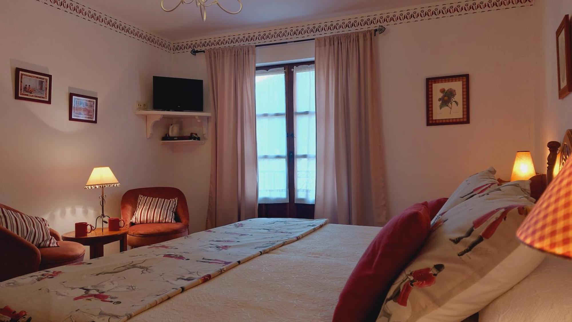 Picos De Europa Suites And Rooms Turieno Kültér fotó